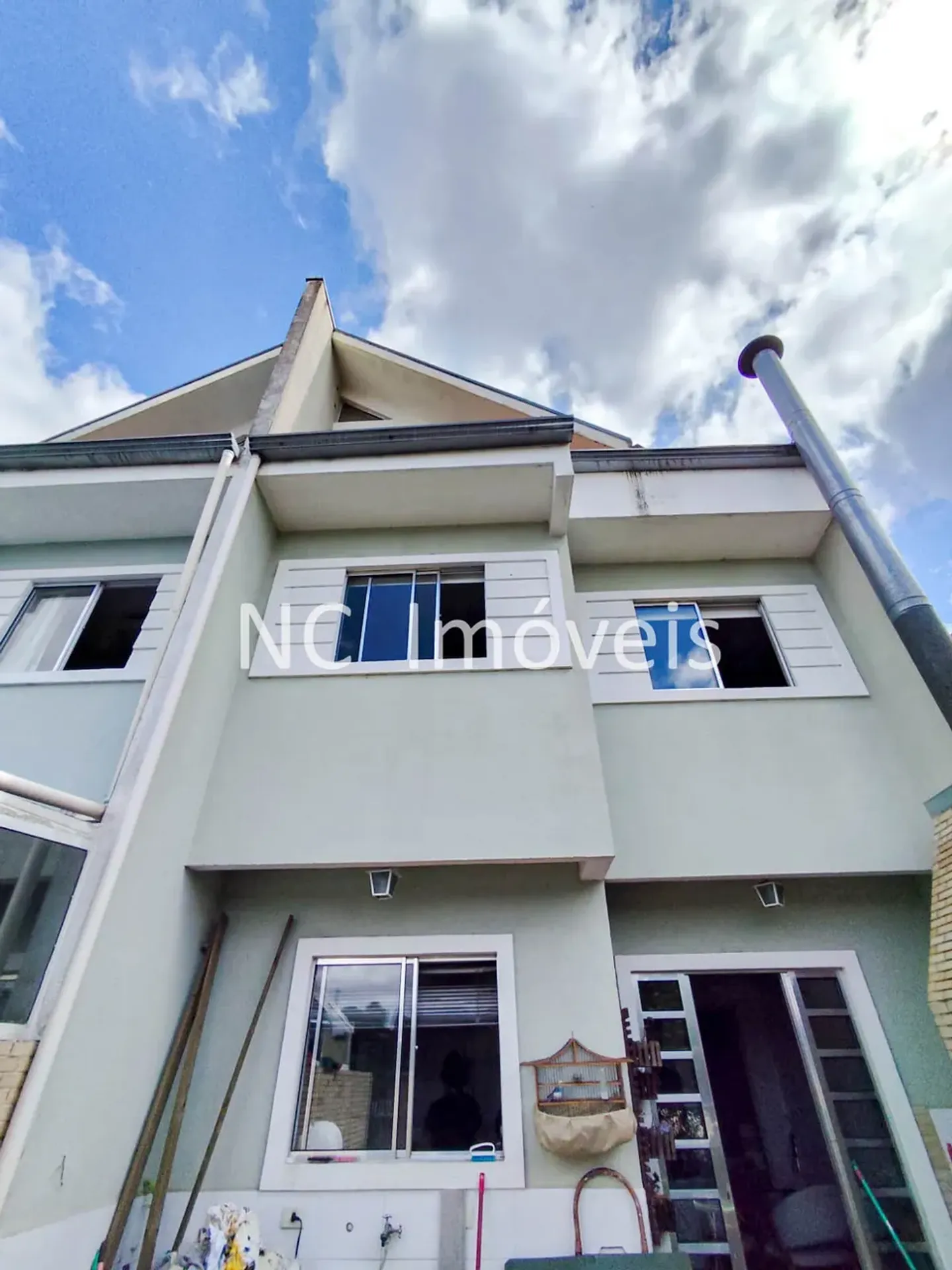 Furnished two-story house with 3 bedrooms and 128 m²