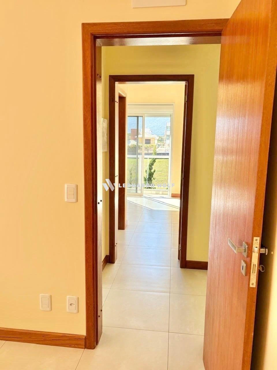 2-bedroom apartment with a water view in Florianópolis — photo 13