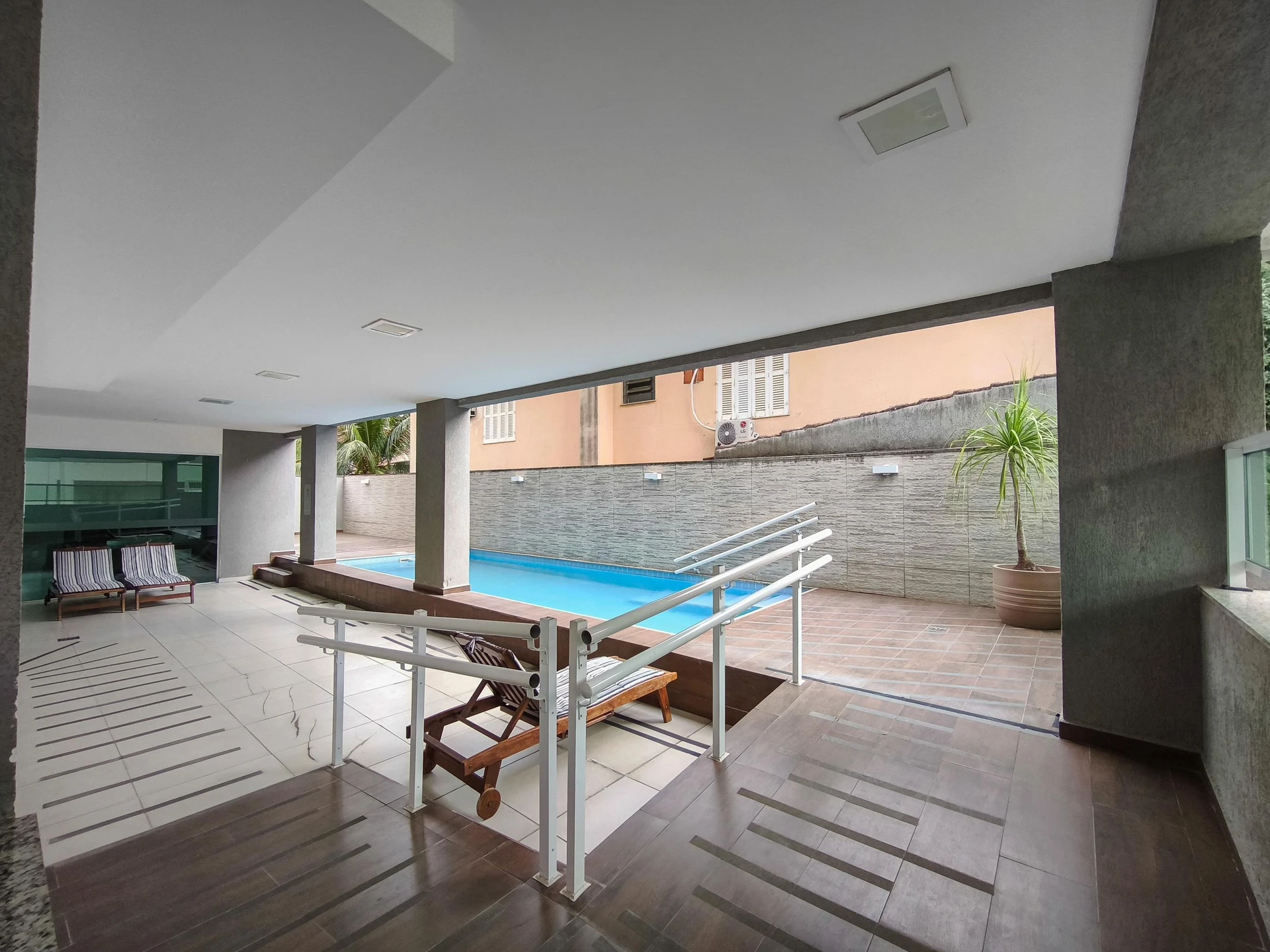 Furnished 2-bedroom apartment with private garden — photo 33