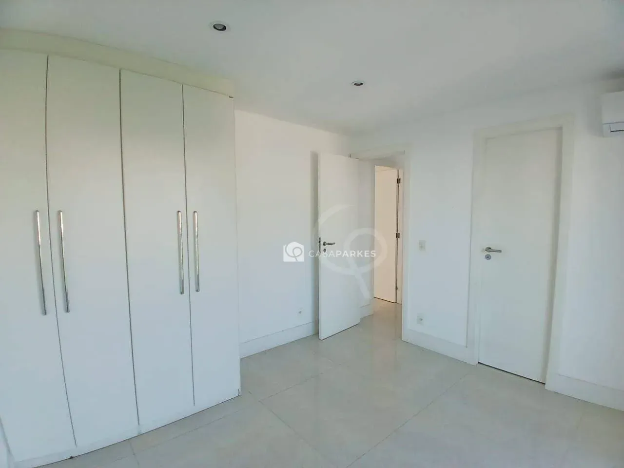 Penthouse with 3 bedrooms and 4 bathrooms — photo 26