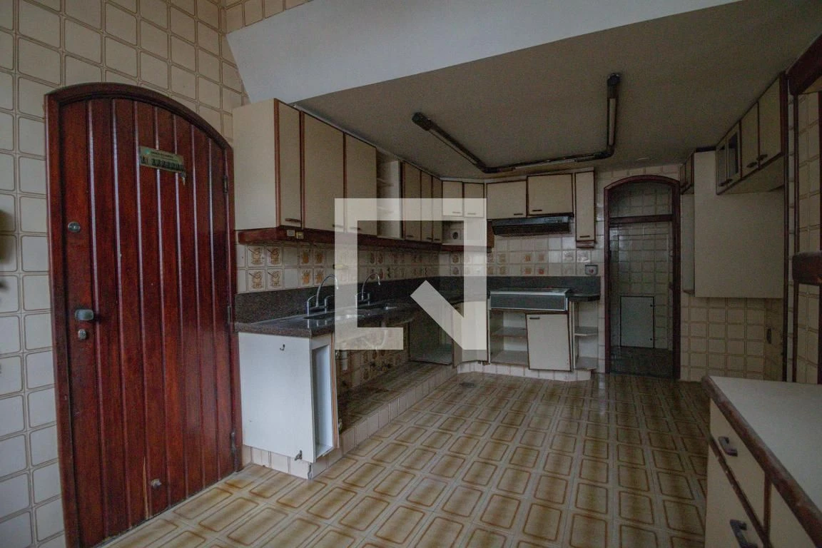 Casa com 4 quartos e 6 banheiros, com cozinha independente — photo 52