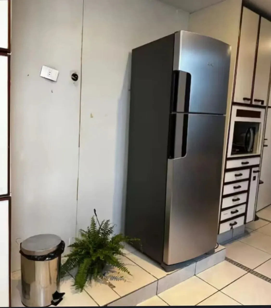 Furnished 4-bedroom apartment with a gas stove kitchen — photo 10