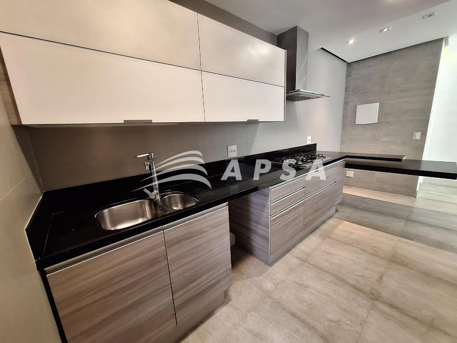 Apartment, 96 m², with a glass-enclosed balcony — photo 11