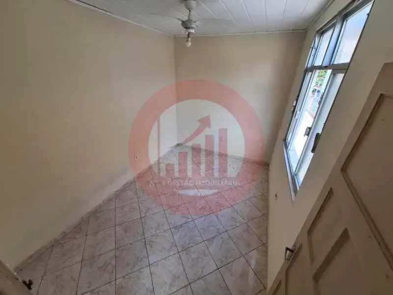 2-bedroom, 1-bath rental with no parking space — photo 4