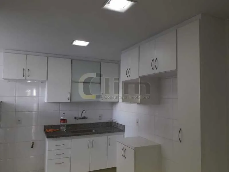 3-bedroom apartment in a building with a pool — photo 17