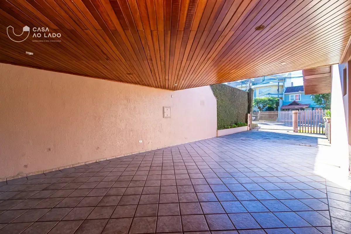 390 m² house with 6 bedrooms and a backyard unit — photo 25