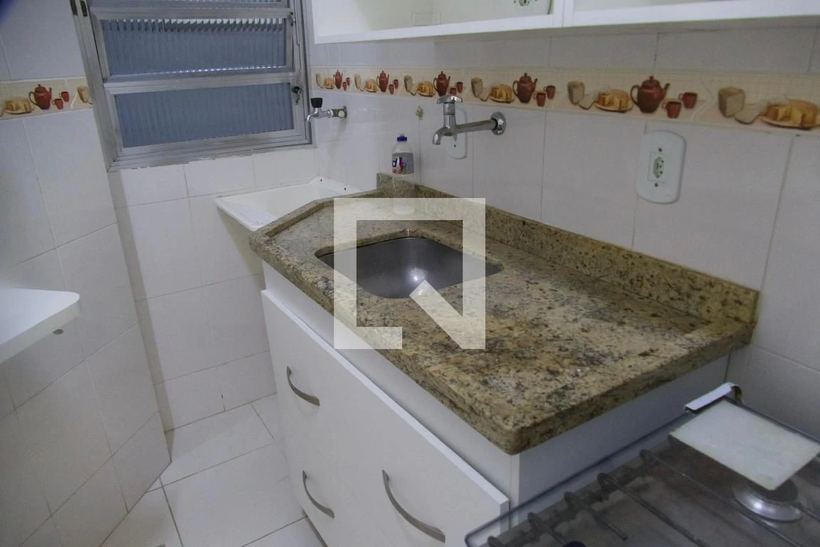 Unfurnished 1-bedroom apartment with a separate kitchen — photo 5