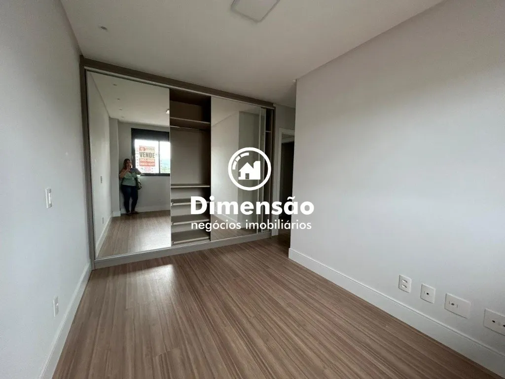 Furnished apartment with 2 en-suite rooms and 3 parking spots — photo 9