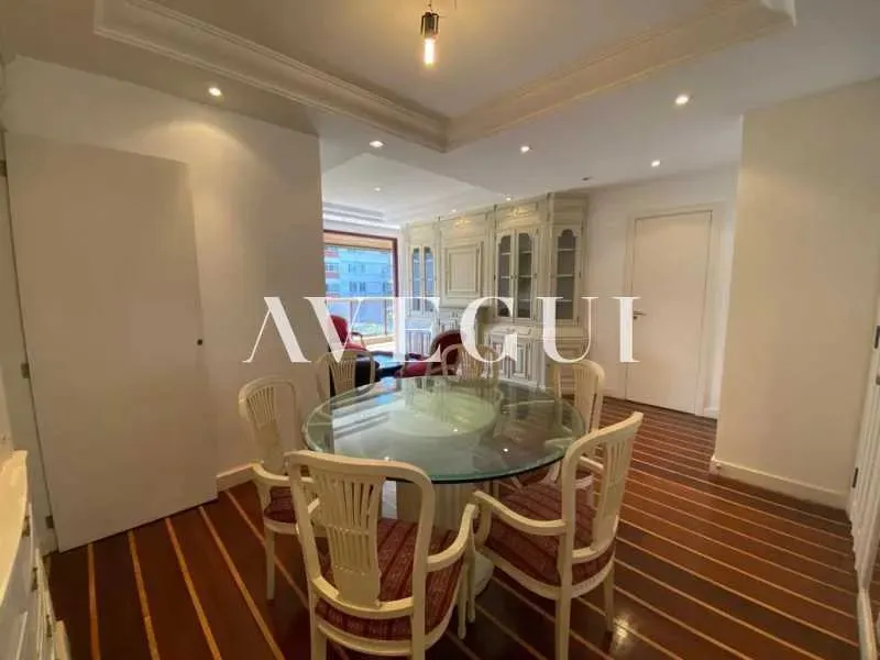 3-bedroom apartment with 4 bathrooms and a balcony — photo 2