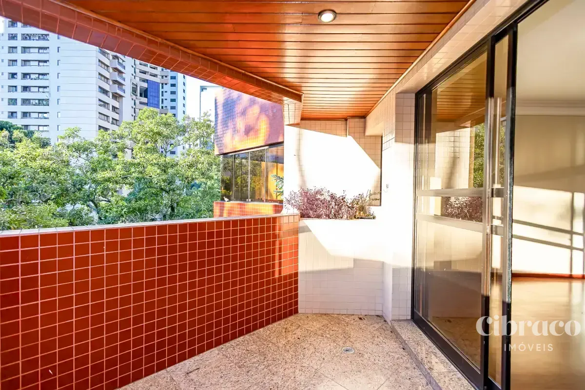 250 m² apartment with 3 bedrooms and a balcony — photo 6