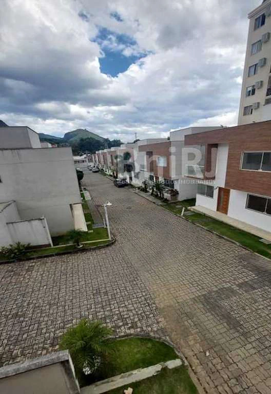 Casa duplex com 3 quartos e 124 m² em boa condição