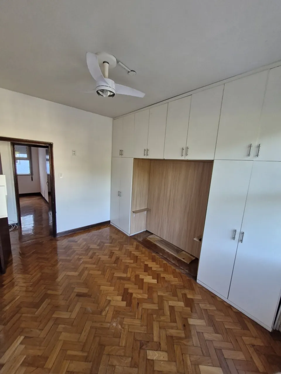 Bathtub in a 2-bedroom apartment, 95 m² — photo 5