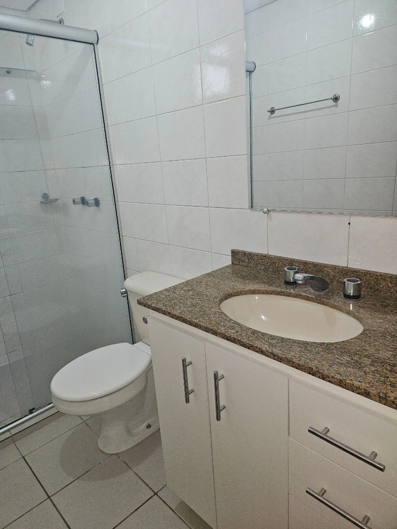 2-bedroom apartment with no parking and a closed kitchen — photo 10