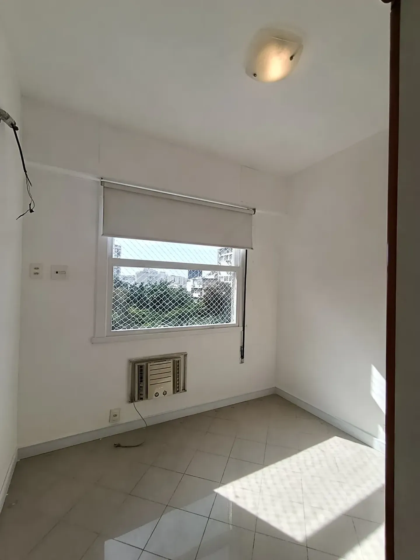 Unfurnished apartment with 3 bedrooms and 1 bathroom — photo 18