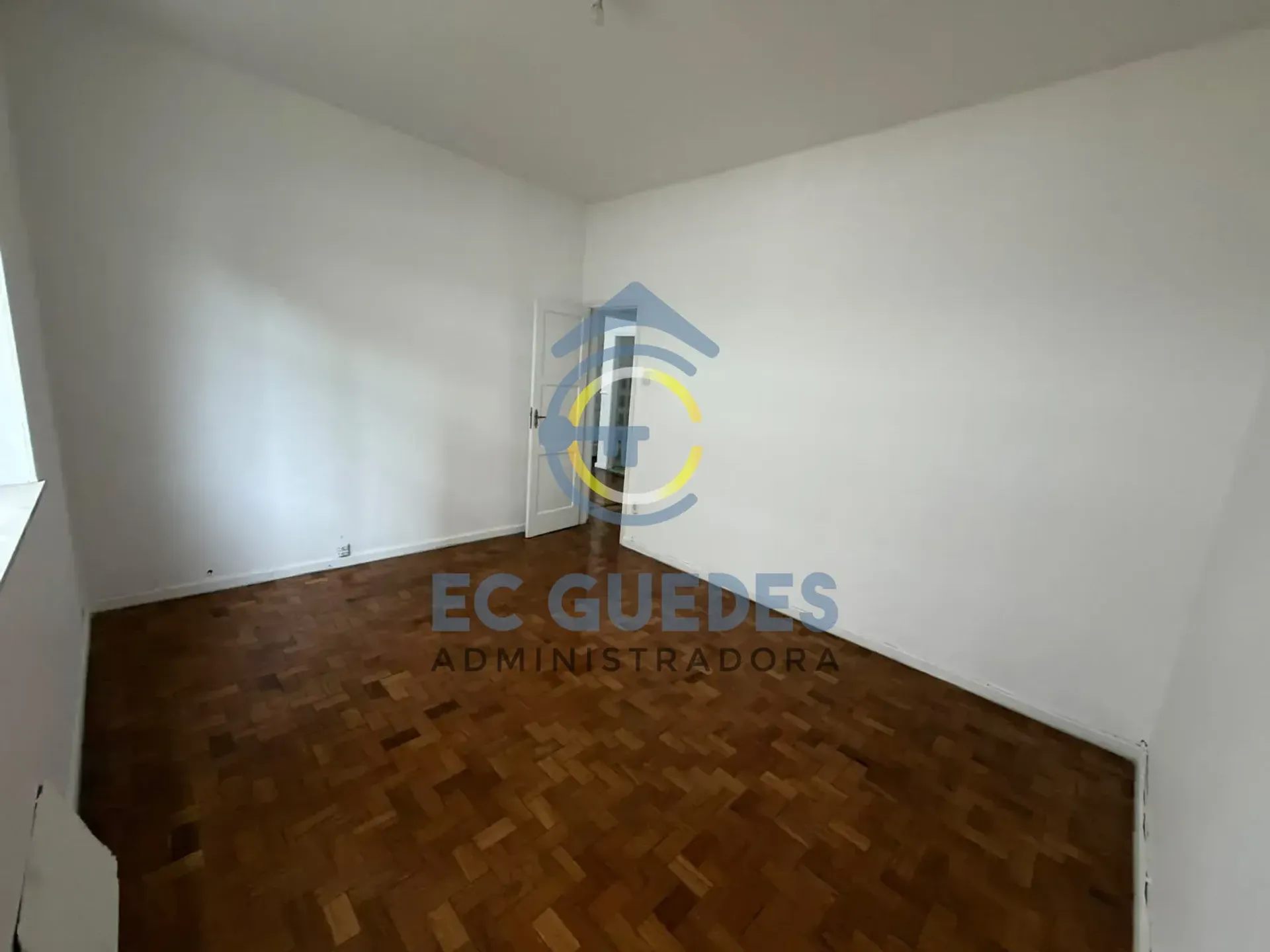 Деревянный пол или ламинат и 2 спальни: квартира 73 м² — photo 11