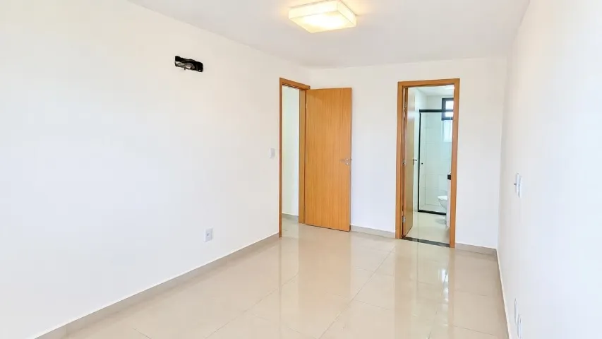 2-bedroom apartment in a building with a gym — photo 10