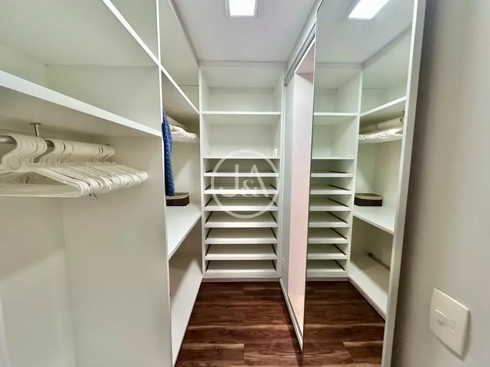 Apartamento amueblado con 3 dormitorios y cocina abierta — photo 17