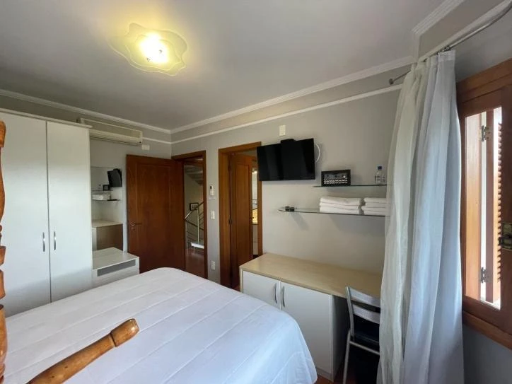 Ванна и 6 спален: дом 320 м² — photo 13