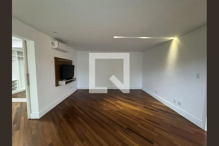 5 quartos e banheira: casa de 1000 m² — photo 32