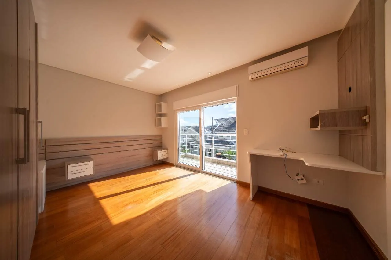 House with 4 bedrooms, private garden and 4 parking — photo 35