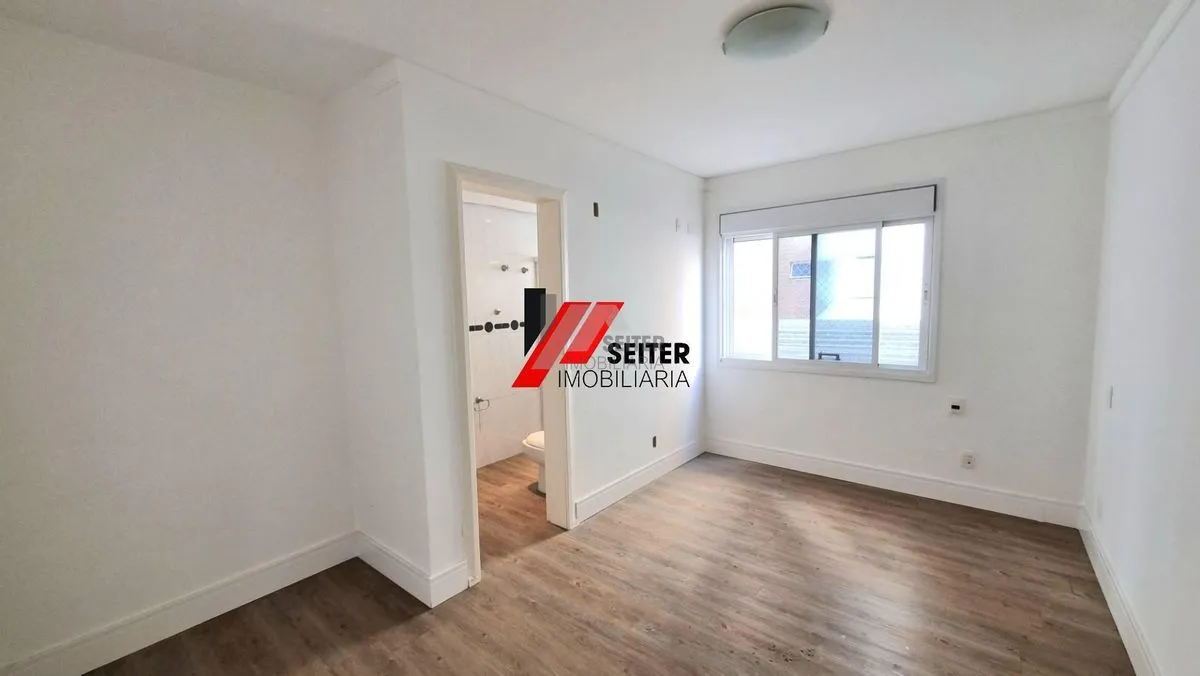 255 m² apartment with a private pool and a bathtub — photo 37