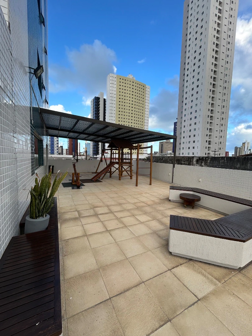 Квартира 70 м² із заскленим балконом та робочим місцем — photo 28