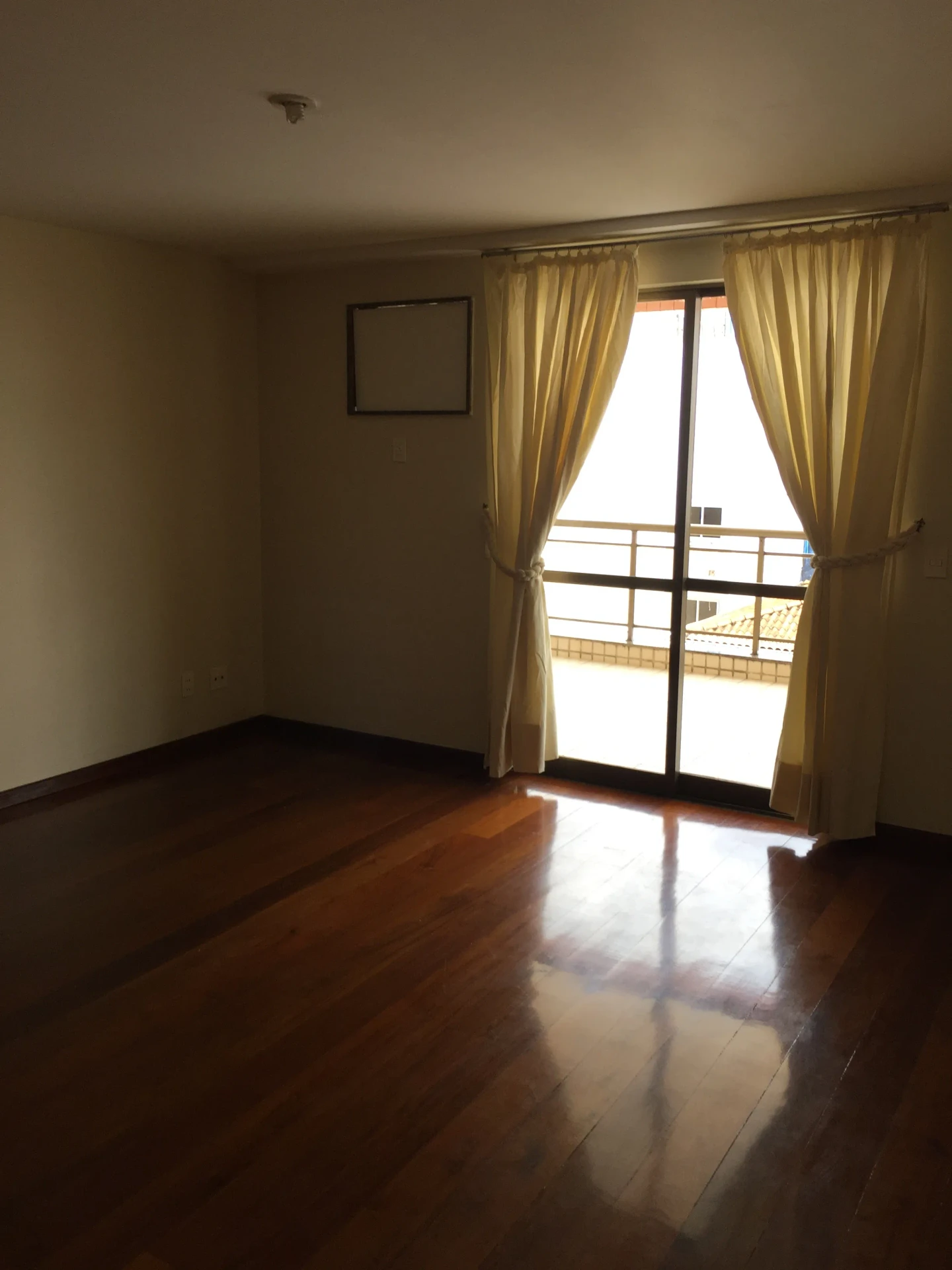 4-bedroom apartment with 2 suites and 2 parking spots — photo 3
