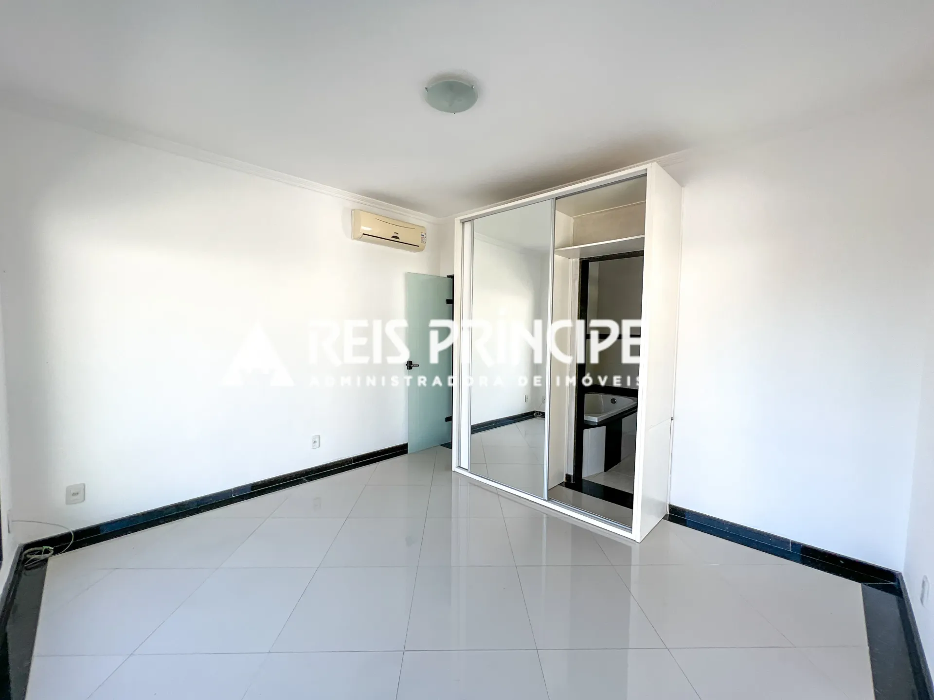 Casa duplex com 3 quartos e 5 banheiros e cozinha aberta — photo 29