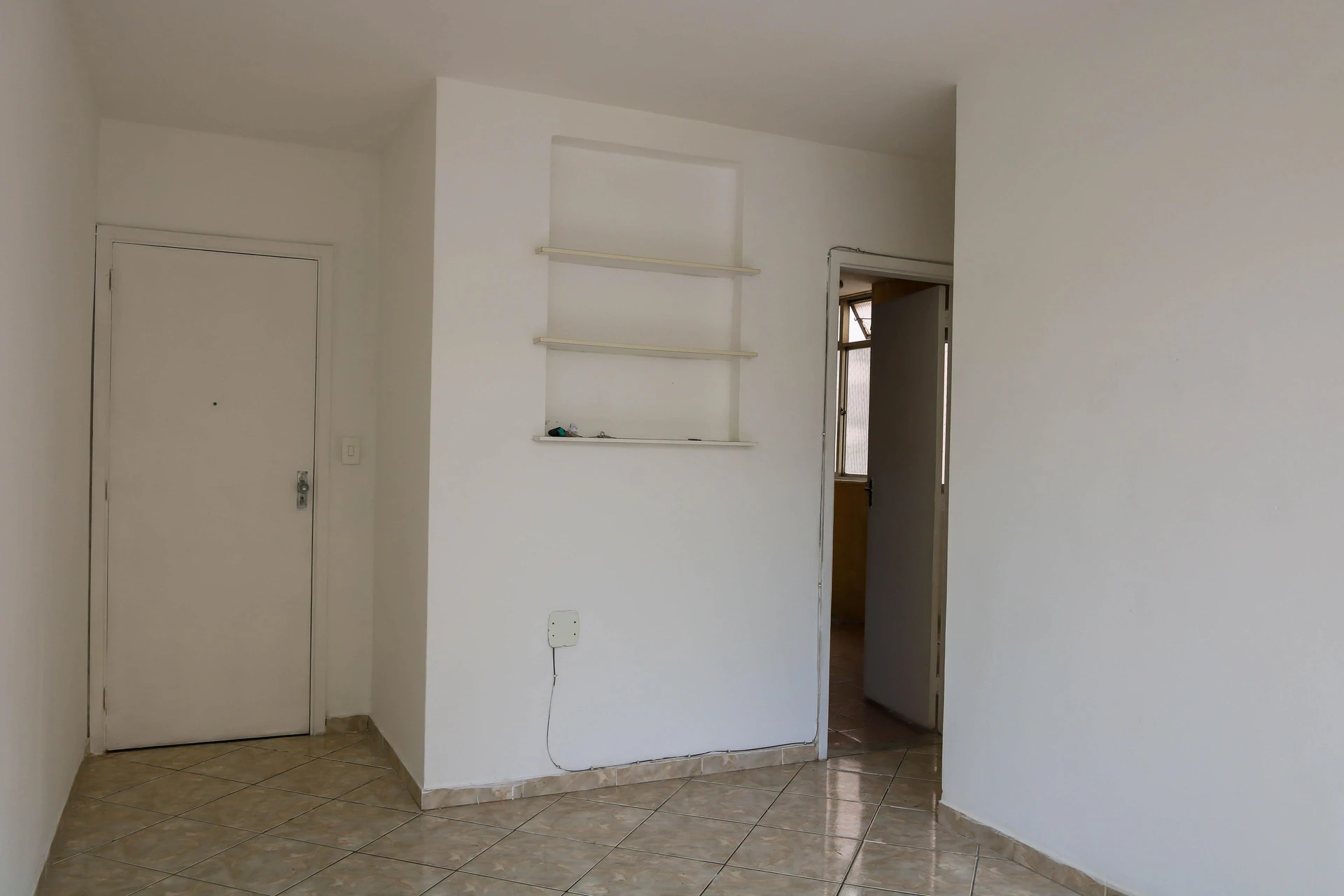 Apartment with 2 bedrooms and an enclosed glass balcony — photo 38
