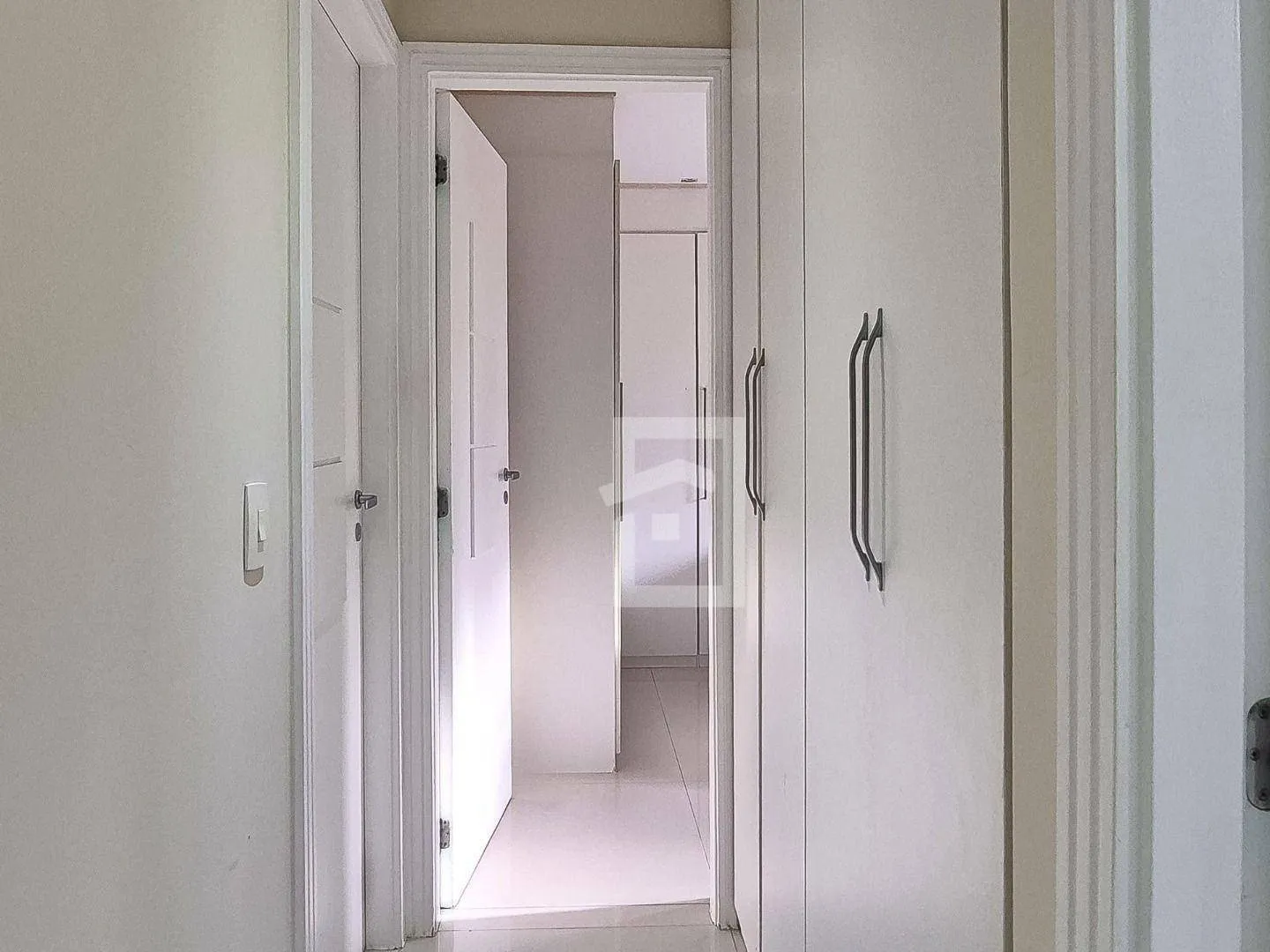 Furnished 235 m² apartment with 4 bedrooms — photo 17