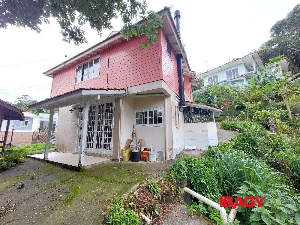 2-bedroom house with a mountain view in Florianópolis — photo 25