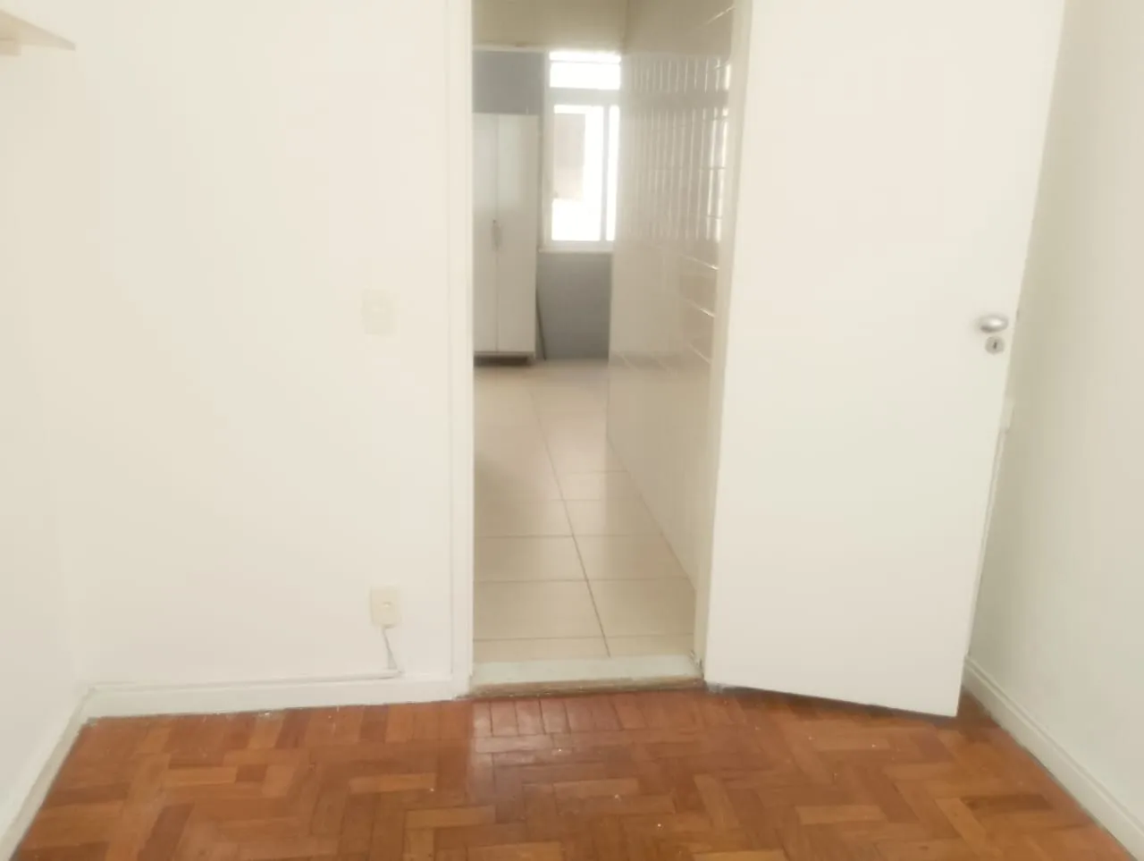 Apartamento com cozinha fechada e 3 quartos — photo 2
