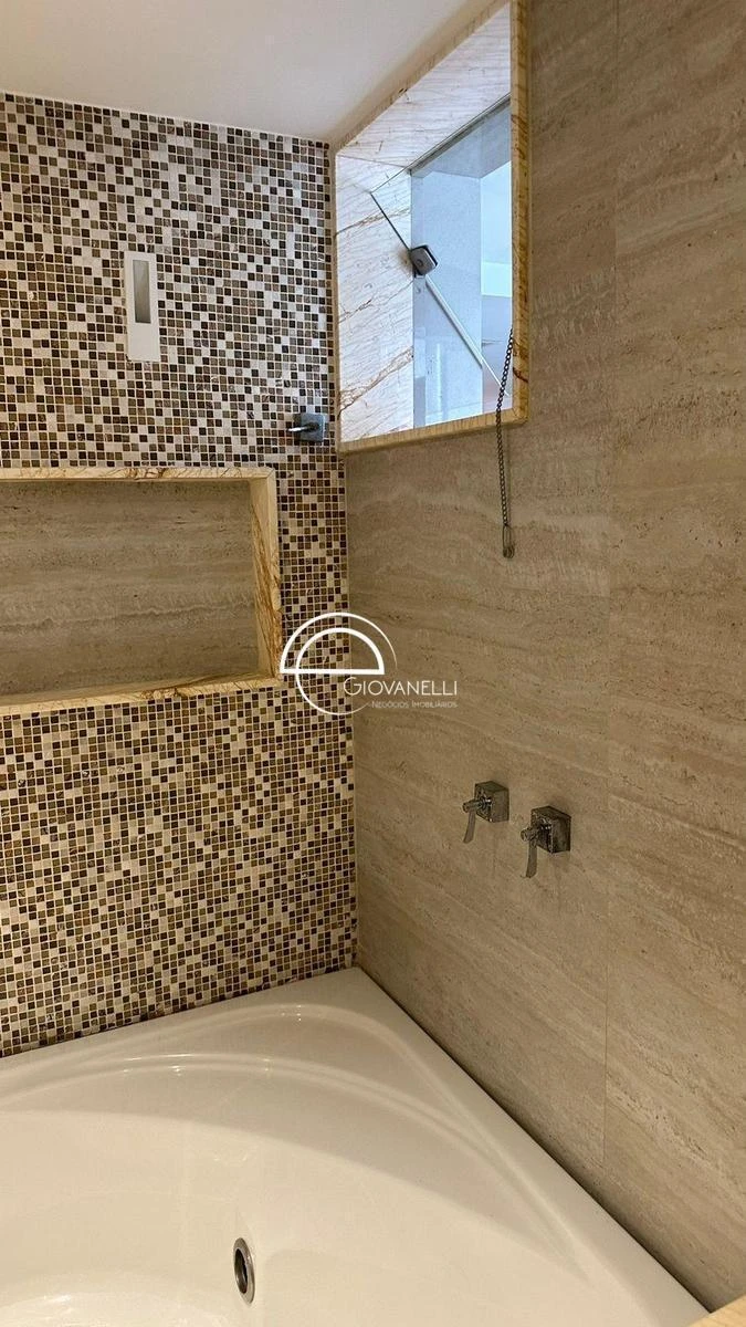 Apartamento de 300 m² com banheira e vista para a água — photo 26