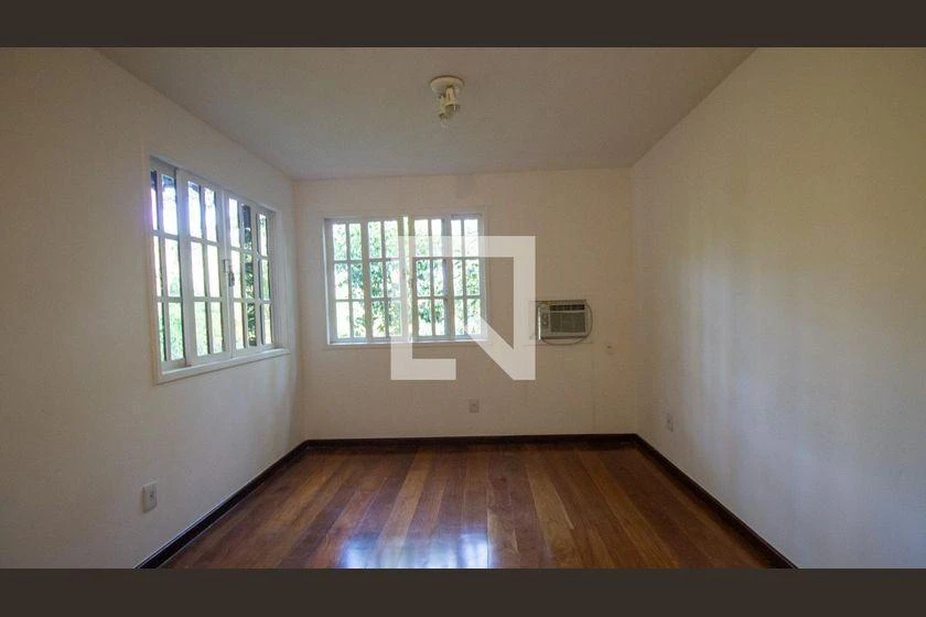 Casa com 4 quartos e churrasqueira na varanda — photo 11