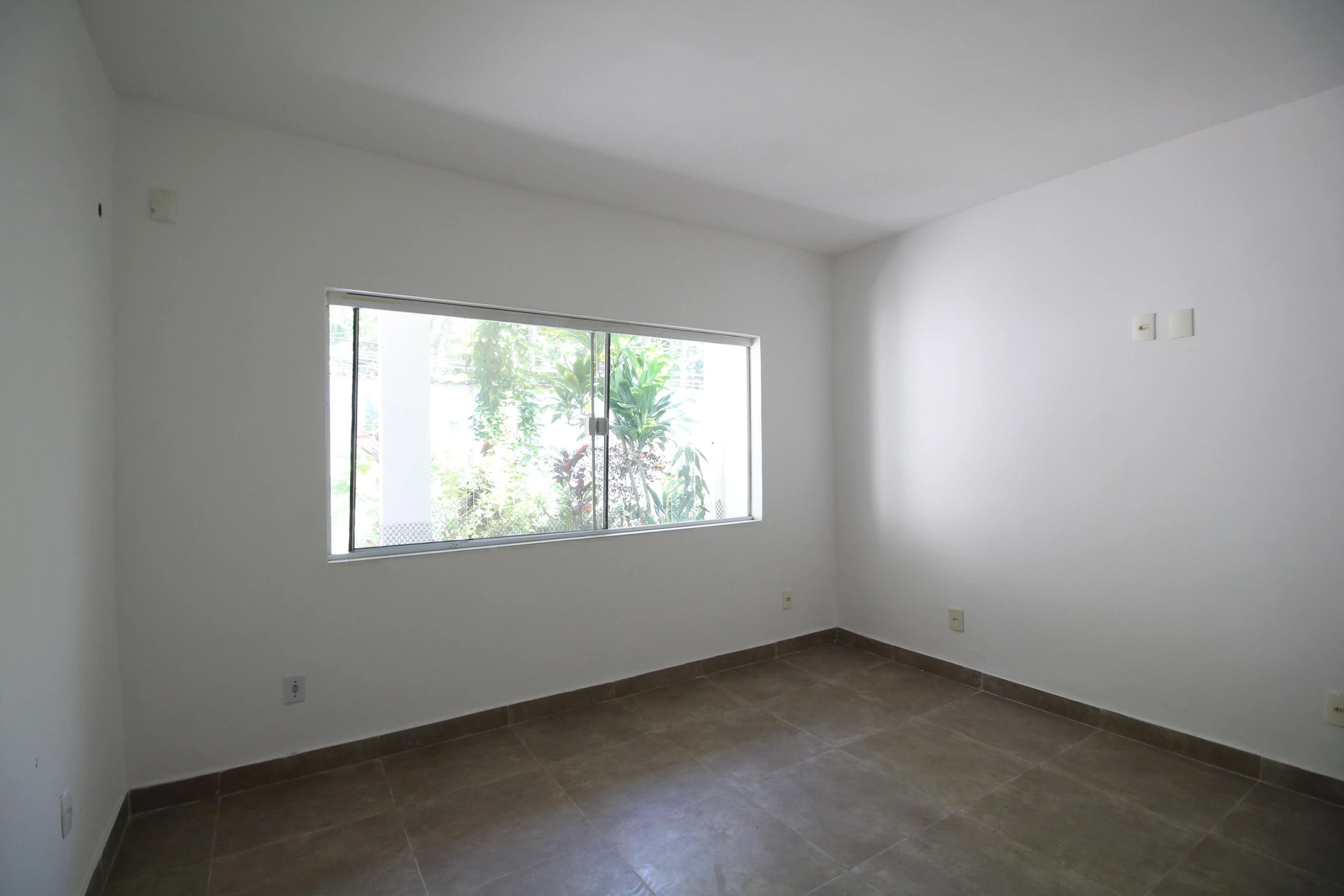 House with 4 bedrooms, 2 bathrooms and private garden — photo 13