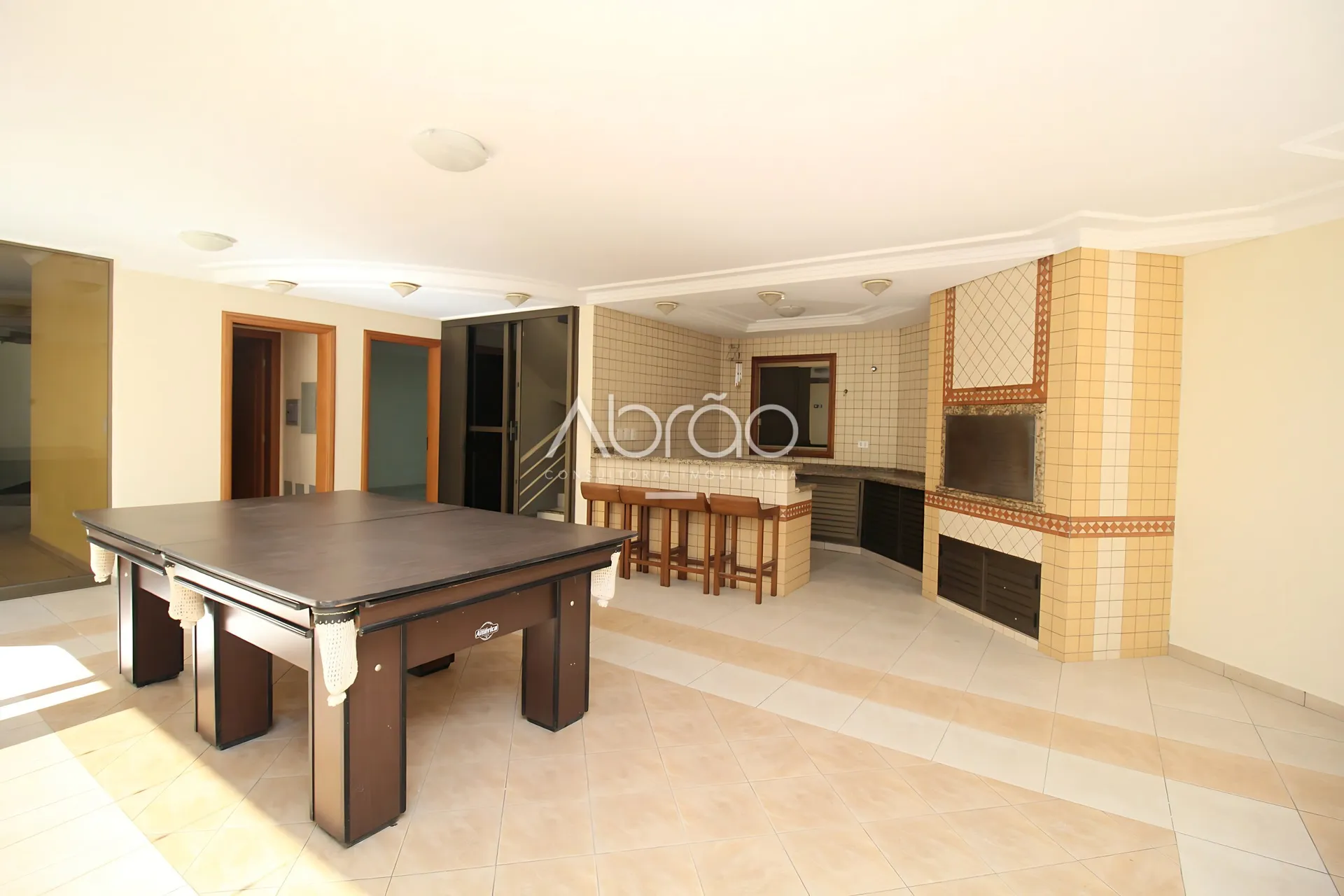 Commercial house with 5 bedrooms and 528 m², integrated kitchen — photo 28