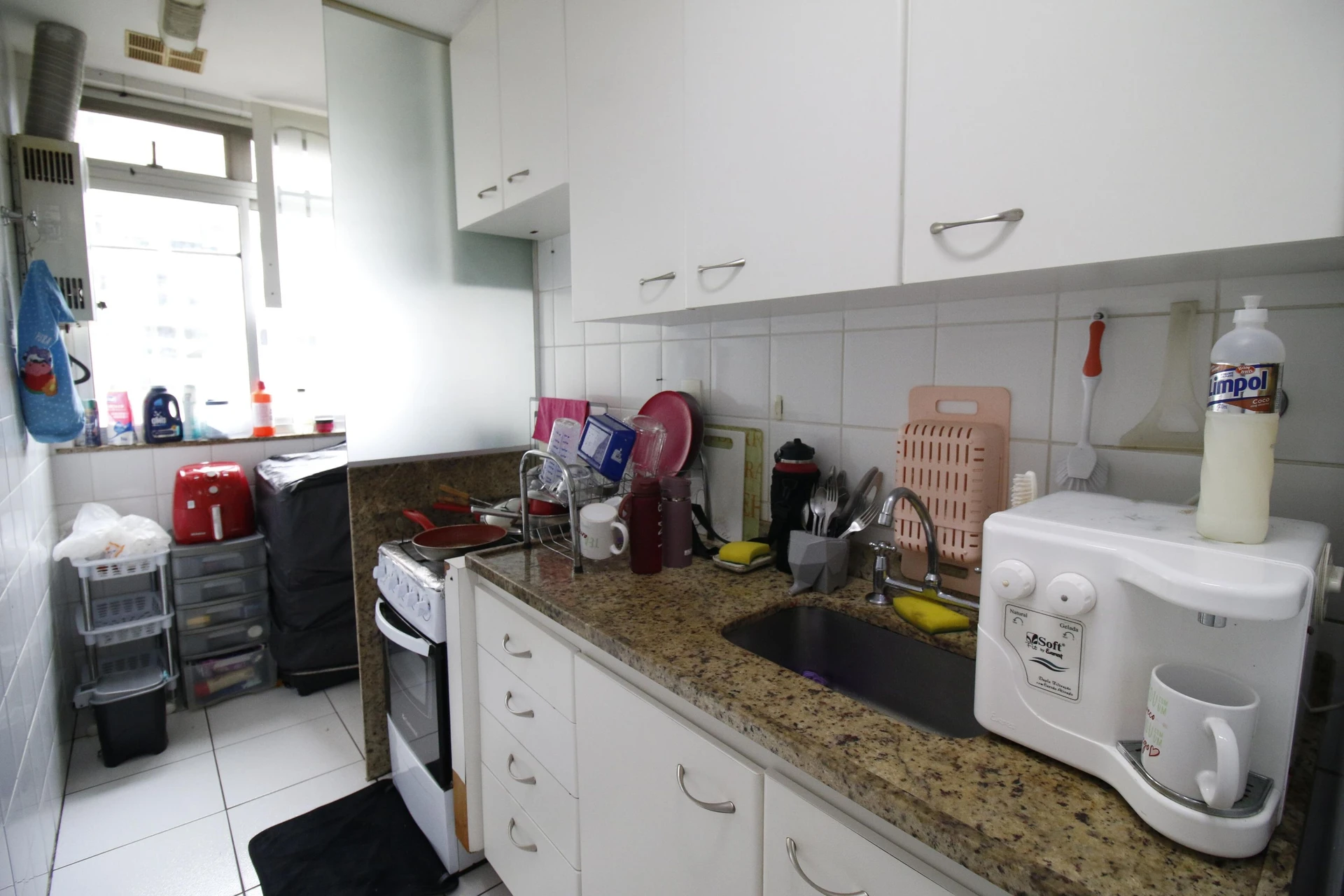 Furnished 3-bedroom apartment with balcony and pool — photo 14
