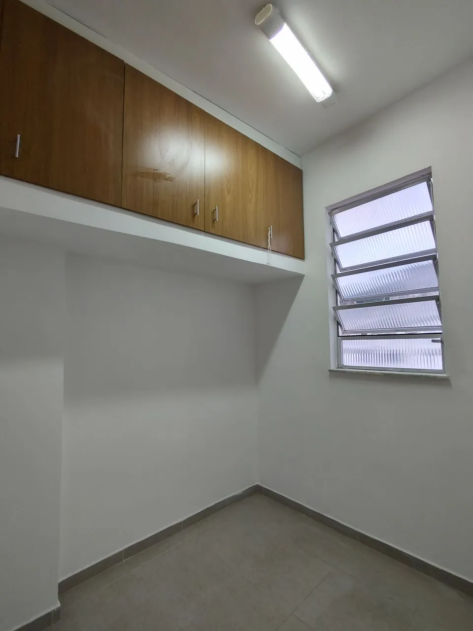 Apartamento de 2 quartos com piso de madeira ou laminado — photo 14