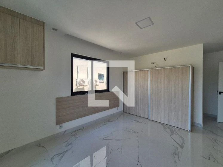 5-bedroom house with floor-to-ceiling windows — photo 44