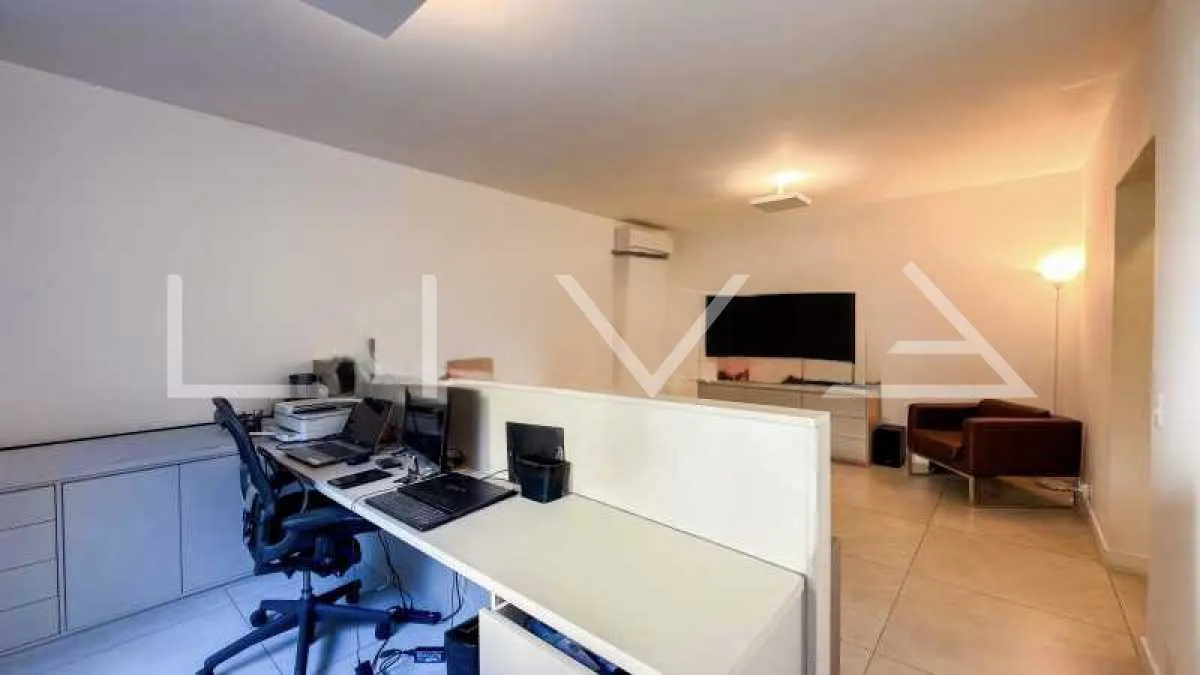 Furnished residential apartment with 4 en-suite bedrooms — photo 16