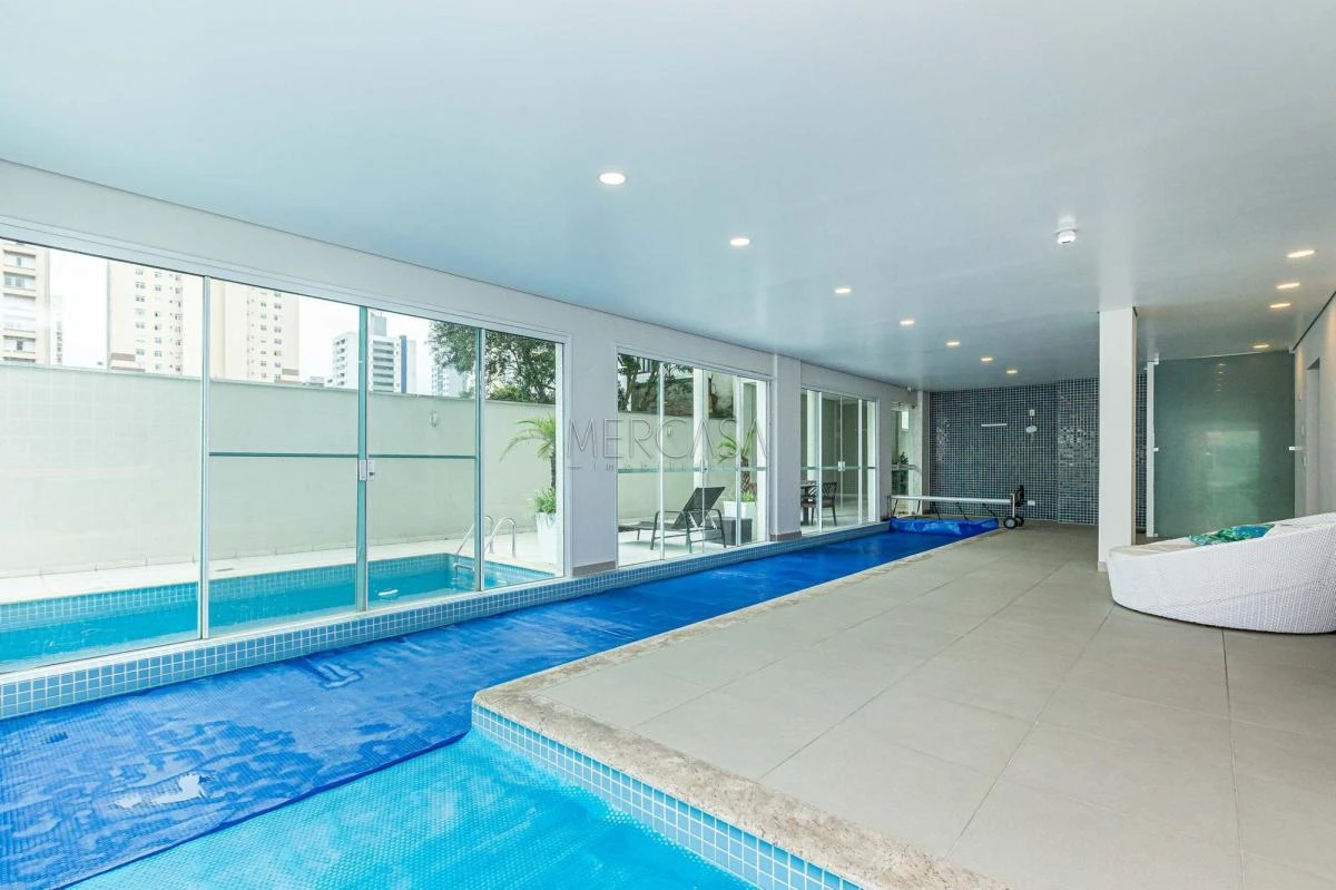 One-bedroom apartment in a building with a pool — photo 33
