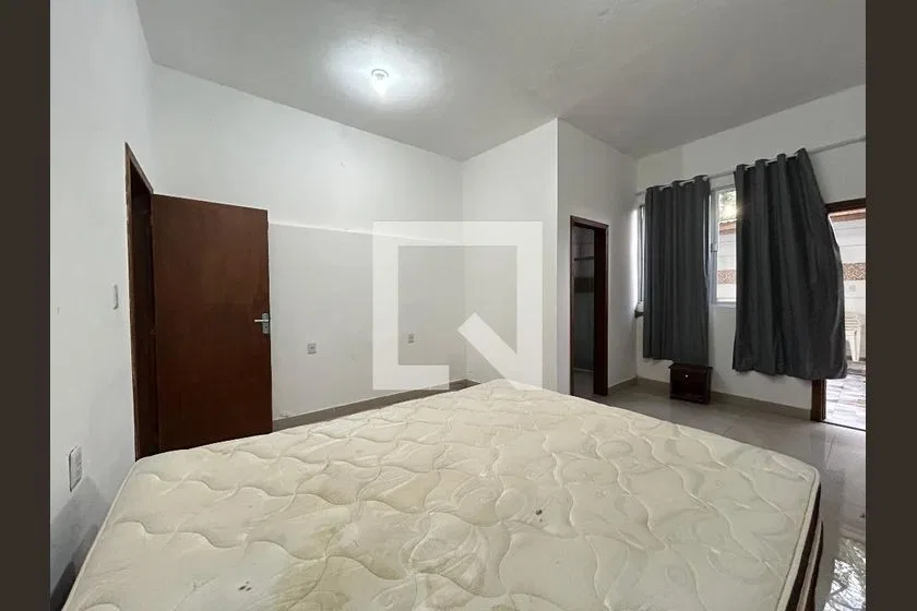 Furnished house with 2 en-suite bedrooms and private yard — photo 8