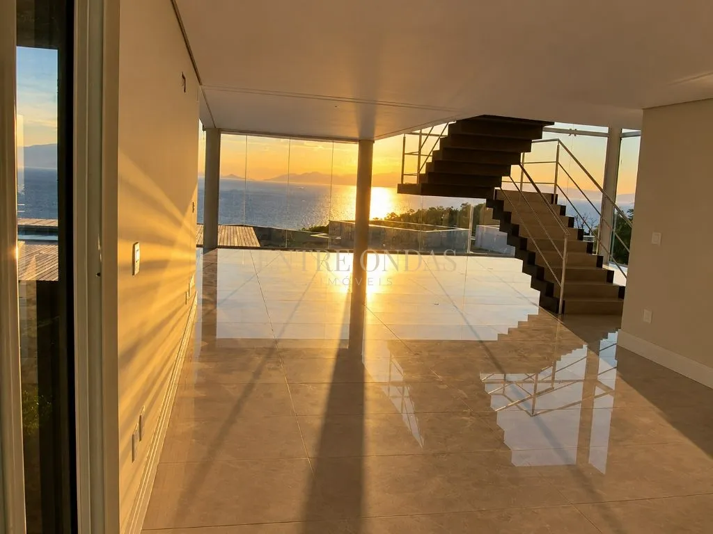 718 m² house with a water view and floor-to-ceiling windows — photo 5