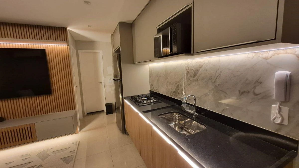 One-bedroom apartment in a building with a gym — photo 2