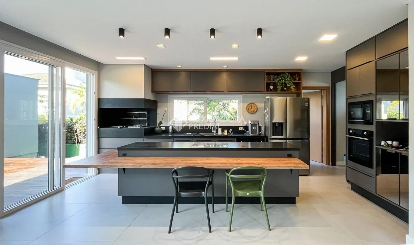 Furnished 431 m² house with 4 bedrooms and 6 bathrooms — photo 2