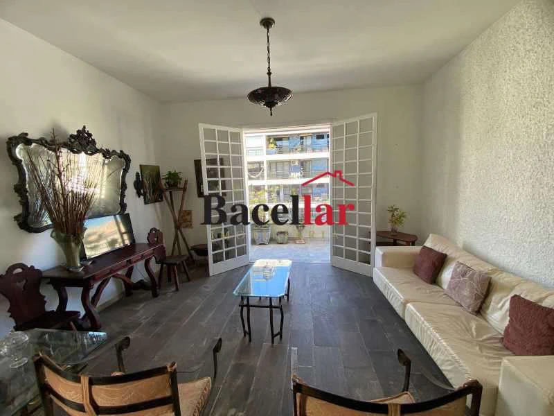 Furnished 245 m² apartment with 3 bedrooms and 3 baths