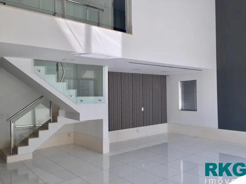 Apartment with an open-plan kitchen and 4 bedrooms — photo 13
