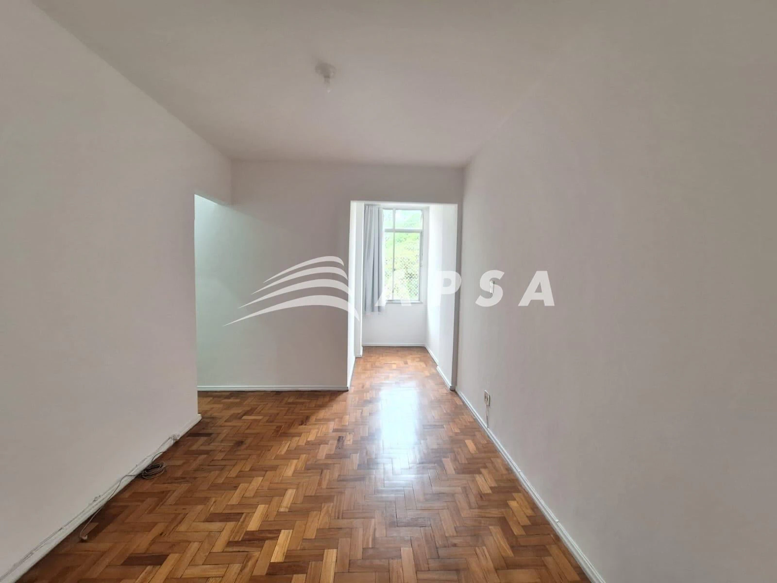Wood or laminate floors in a 2-bedroom apartment, 62 m²