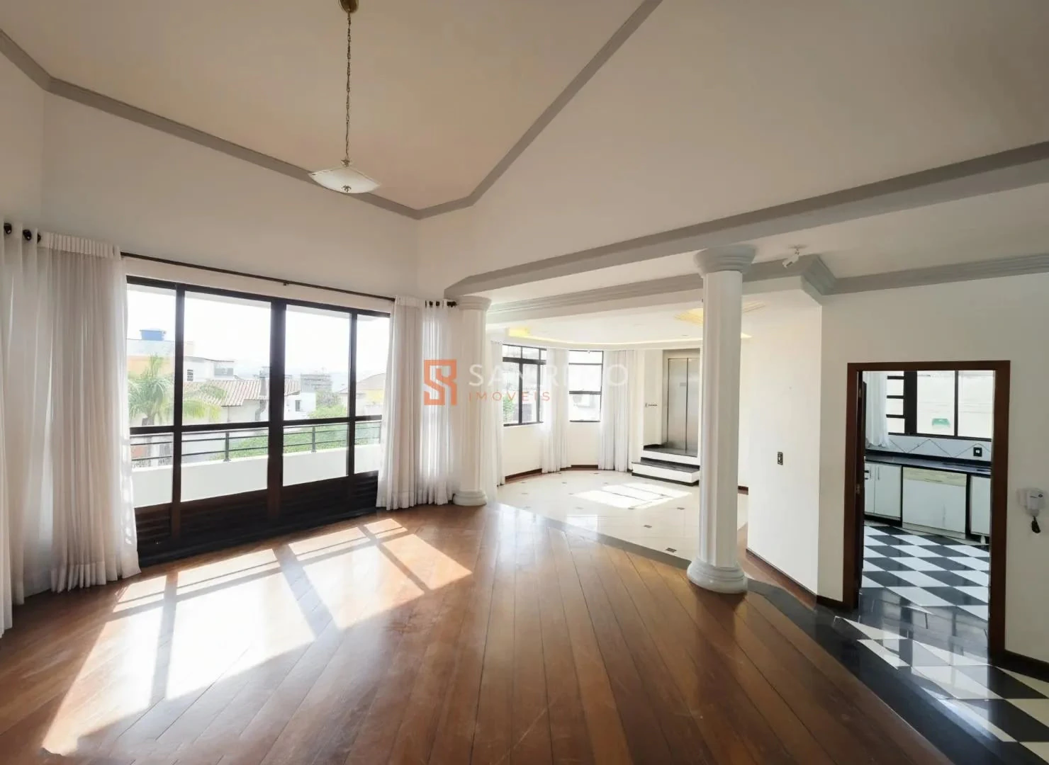 Casa mobiliada, 320 m², com banheira