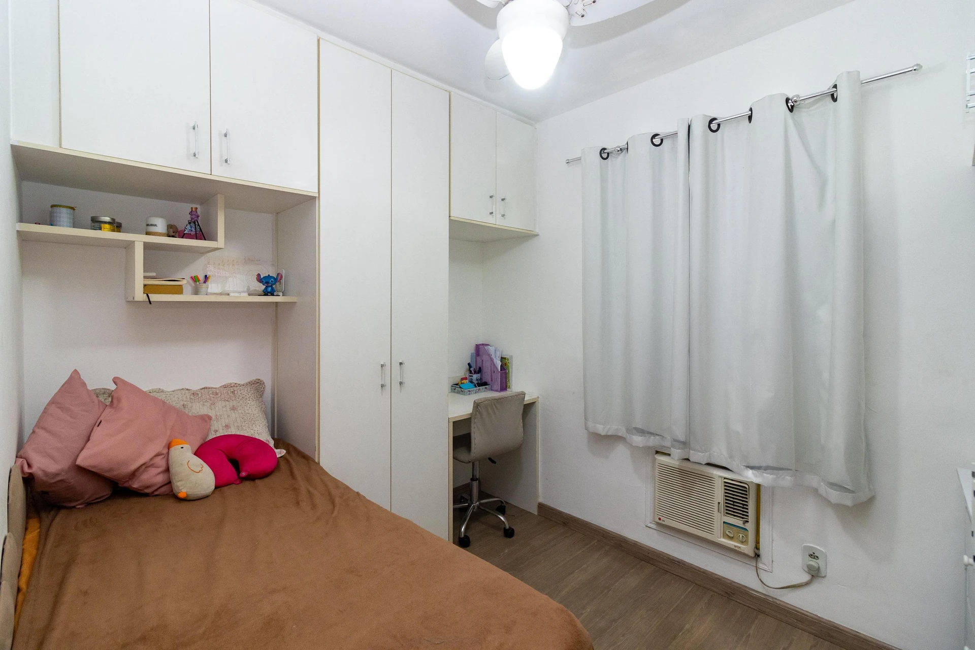 Furnished 2-bedroom apartment with balcony — photo 6